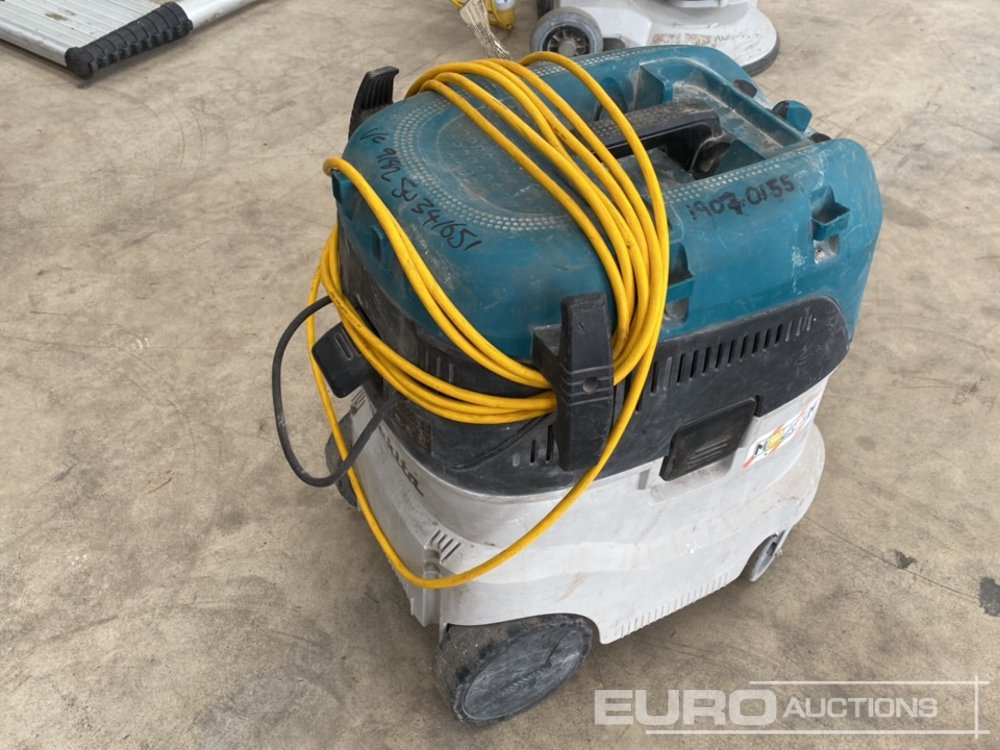 Makita VC4210MX1 110 Volt Dust Extractor - Bouwmaterieel: afbeelding 5 Makita VC4210MX1 110 Volt Dust Extractor - Bouwmaterieel: afbeelding 5