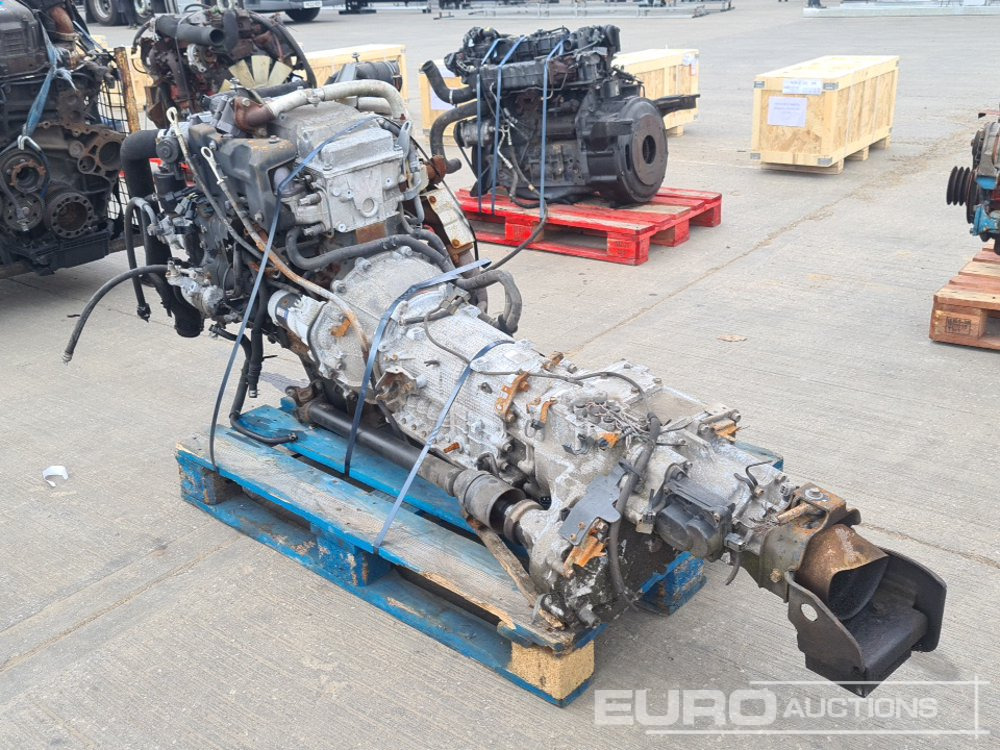 Mitsubishi 4 Cylinder Engine, Gearbox, Pump - Motor: afbeelding 3 Mitsubishi 4 Cylinder Engine, Gearbox, Pump - Motor: afbeelding 3