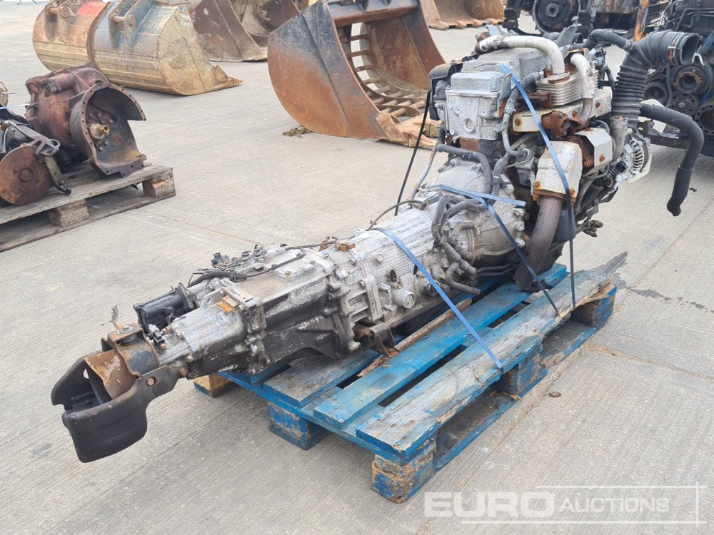 Mitsubishi 4 Cylinder Engine, Gearbox, Pump - Motor: afbeelding 5 Mitsubishi 4 Cylinder Engine, Gearbox, Pump - Motor: afbeelding 5