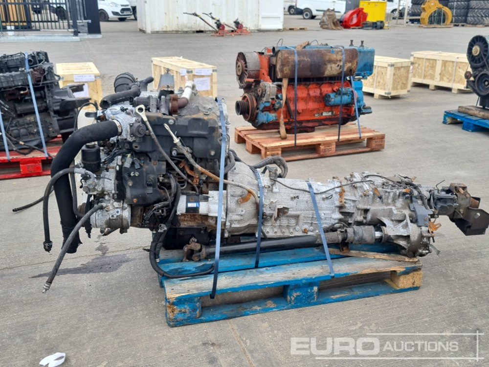Mitsubishi 4 Cylinder Engine, Gearbox, Pump - Motor: afbeelding 2 Mitsubishi 4 Cylinder Engine, Gearbox, Pump - Motor: afbeelding 2