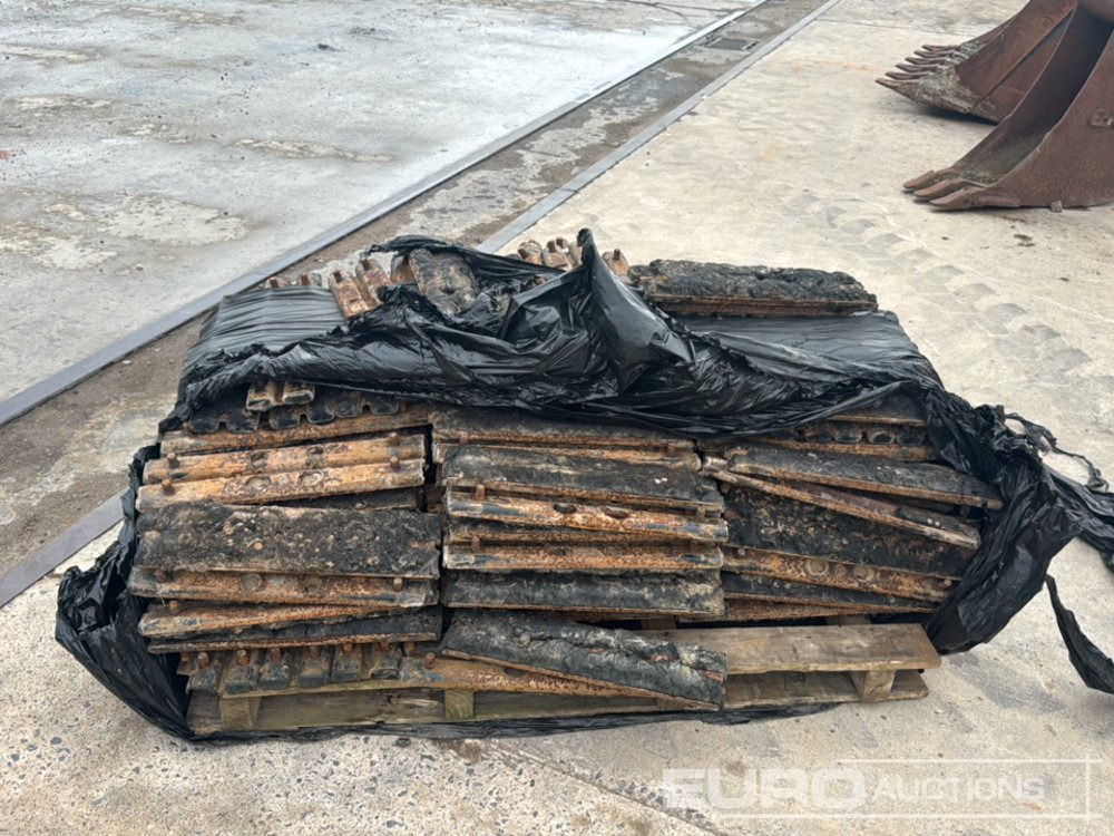 Pallet of 450mm Bolt on Rubber Block Pads - Onderdelen: afbeelding 5 Pallet of 450mm Bolt on Rubber Block Pads - Onderdelen: afbeelding 5