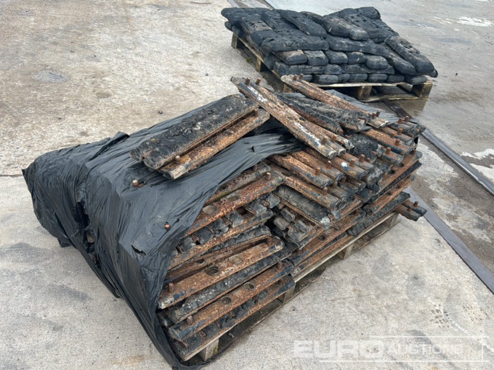 Pallet of 450mm Bolt on Rubber Block Pads - Onderdelen: afbeelding 1 Pallet of 450mm Bolt on Rubber Block Pads - Onderdelen: afbeelding 1