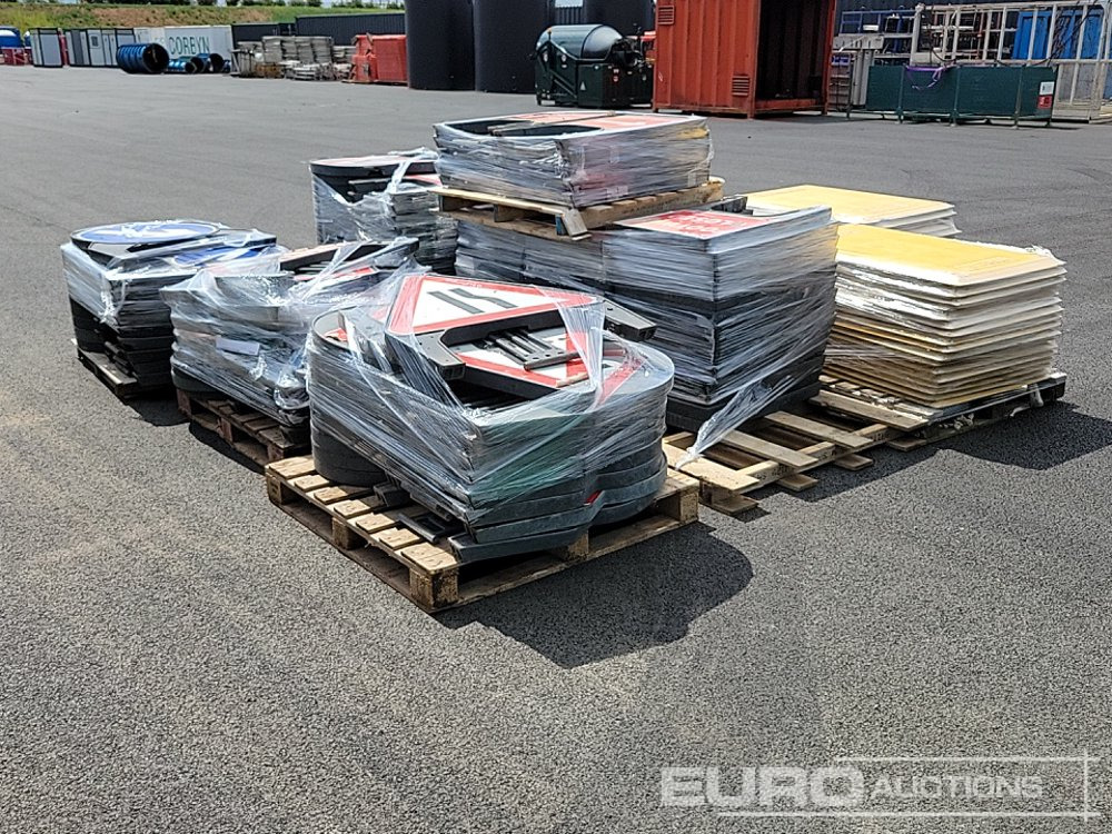 Pallet of Road Signs (7 of), Pallet of Driveway Boards (2 of) - Bouwmaterieel: afbeelding 5 Pallet of Road Signs (7 of), Pallet of Driveway Boards (2 of) - Bouwmaterieel: afbeelding 5
