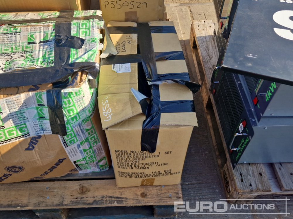 Bouwmaterieel Pallet of Server Cables, Door Filters, Pallet of Power Servers & Doors: afbeelding 6