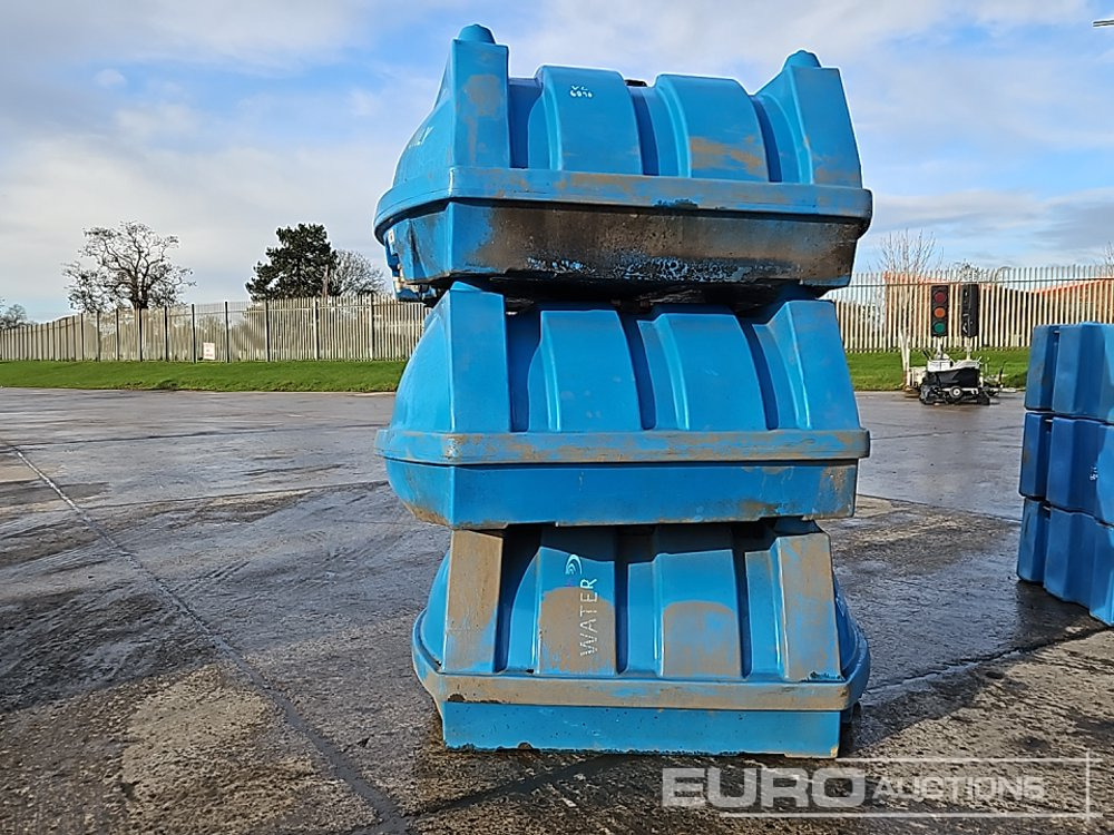 Plastic Water Bowser (3 of) - Opslagtank: afbeelding 2 Plastic Water Bowser (3 of) - Opslagtank: afbeelding 2