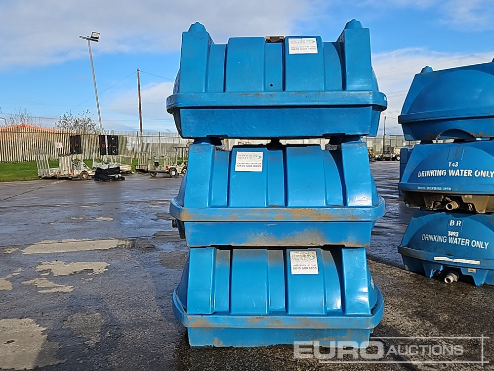 Plastic Water Bowser (3 of) - Opslagtank: afbeelding 2 Plastic Water Bowser (3 of) - Opslagtank: afbeelding 2