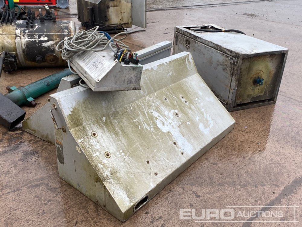 Tool Boxes, Tank, Control Panel - Bouwmaterieel: afbeelding 3 Tool Boxes, Tank, Control Panel - Bouwmaterieel: afbeelding 3