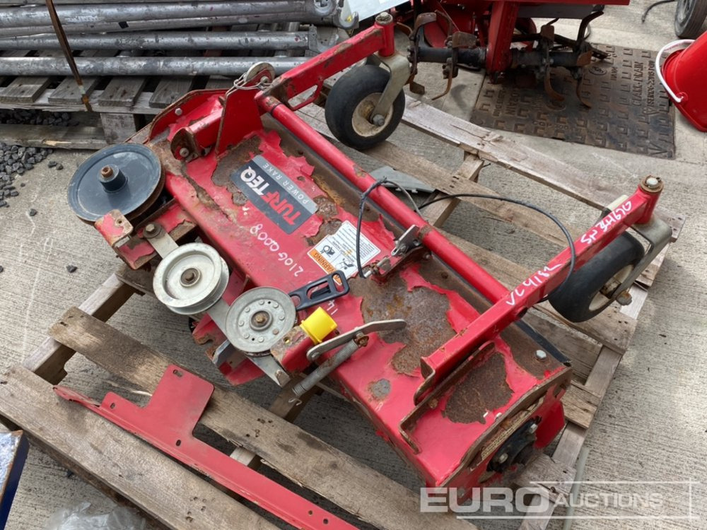 TurfTeq 48" Power Rake Attachment - Bouwmaterieel: afbeelding 1 TurfTeq 48" Power Rake Attachment - Bouwmaterieel: afbeelding 1