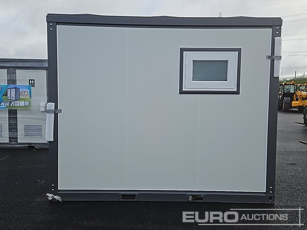 Unused 10' Disabled Toilet (Cannot Be Reconsigned) - Zeecontainer: afbeelding 2 Unused 10' Disabled Toilet (Cannot Be Reconsigned) - Zeecontainer: afbeelding 2