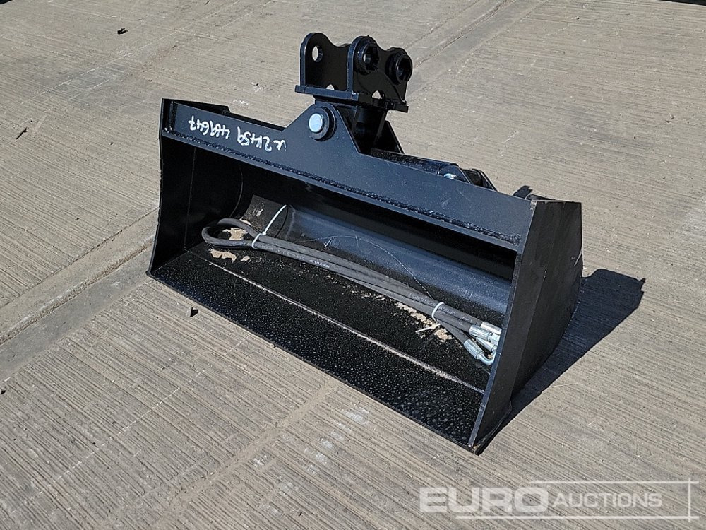 Unused 2025 Captok 24" Hydraulic Tilting Bucket 25mm Pin to suit Mini Excavator - Bak: afbeelding 1 Unused 2025 Captok 24" Hydraulic Tilting Bucket 25mm Pin to suit Mini Excavator - Bak: afbeelding 1