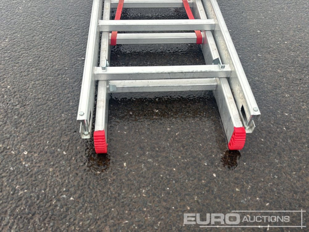 Bouwmaterieel Unused 23 Rung Double Extension Aluminium Ladder, Non Slip Stabliser Bar: afbeelding 6