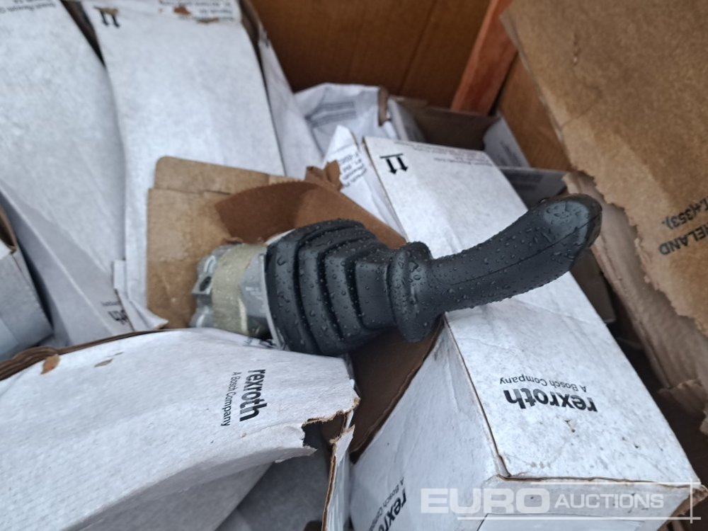 Unused Bosch 4TH6 Joysticks (38 of) - Bouwmaterieel: afbeelding 5 Unused Bosch 4TH6 Joysticks (38 of) - Bouwmaterieel: afbeelding 5