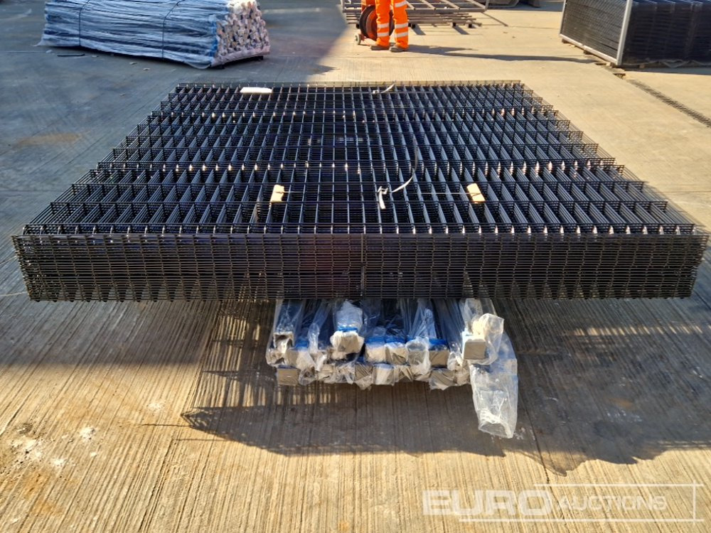 Unused Galvanised & Powder Coated Heavy Duty (5mm) Wire Mesh Fencing, 25 x H2.4m x W2.2m Panels, 26 x 60mm x 60mm x3m Posts, with Fittings (Black) - Bouwmaterieel: afbeelding 4 Unused Galvanised & Powder Coated Heavy Duty (5mm) Wire Mesh Fencing, 25 x H2.4m x W2.2m Panels, 26 x 60mm x 60mm x3m Posts, with Fittings (Black) - Bouwmaterieel: afbeelding 4