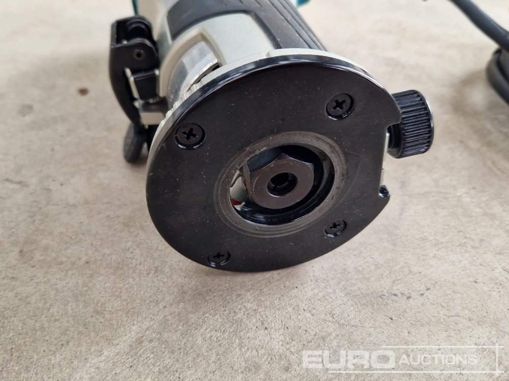 Unused Makita RT0700C 110v Router - Bouwmaterieel: afbeelding 5 Unused Makita RT0700C 110v Router - Bouwmaterieel: afbeelding 5