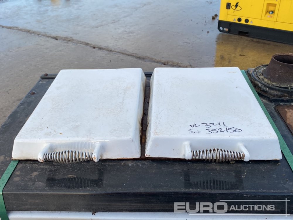 Van Seats, Cooker, Safe (3 of) - Bouwmaterieel: afbeelding 5 Van Seats, Cooker, Safe (3 of) - Bouwmaterieel: afbeelding 5