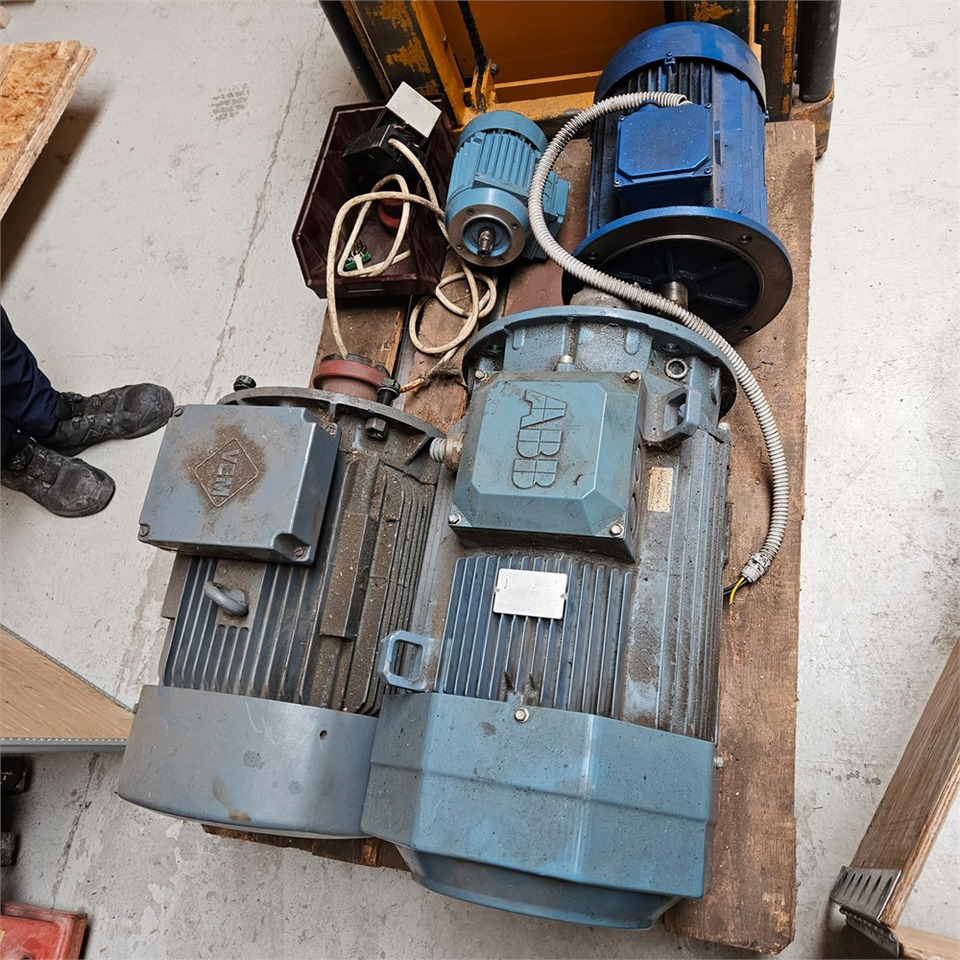 ABB MT80A19F100-2 / M3AA180MLB4 - Werktuigmachine: afbeelding 3 ABB MT80A19F100-2 / M3AA180MLB4 - Werktuigmachine: afbeelding 3