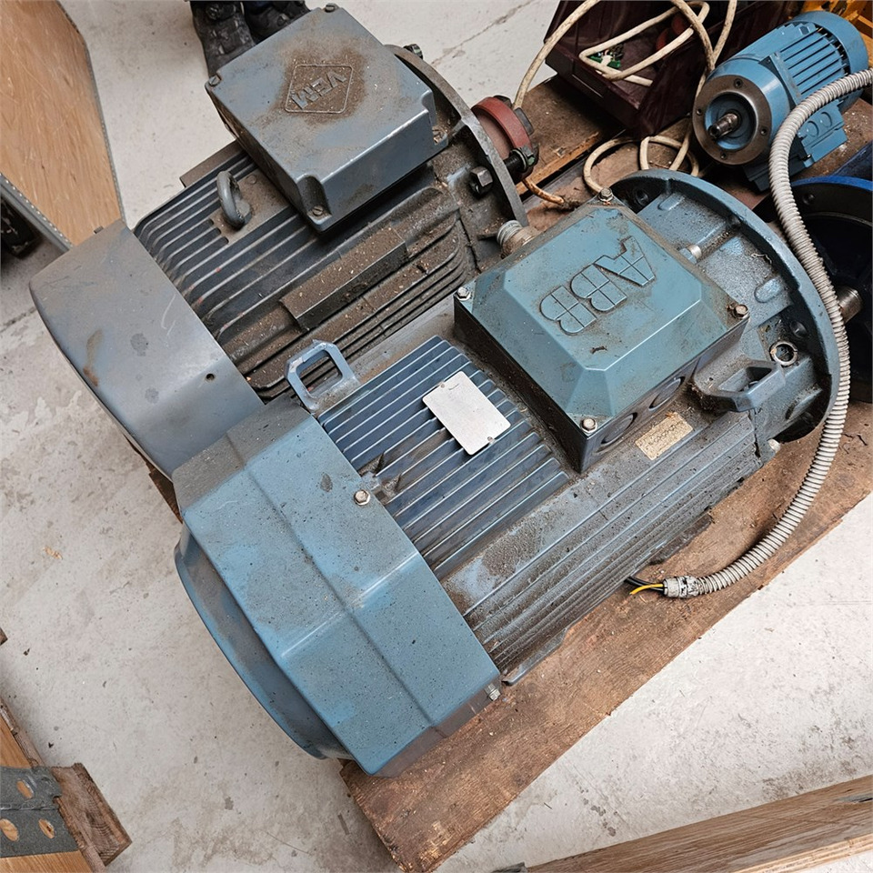 ABB MT80A19F100-2 / M3AA180MLB4 - Werktuigmachine: afbeelding 2 ABB MT80A19F100-2 / M3AA180MLB4 - Werktuigmachine: afbeelding 2