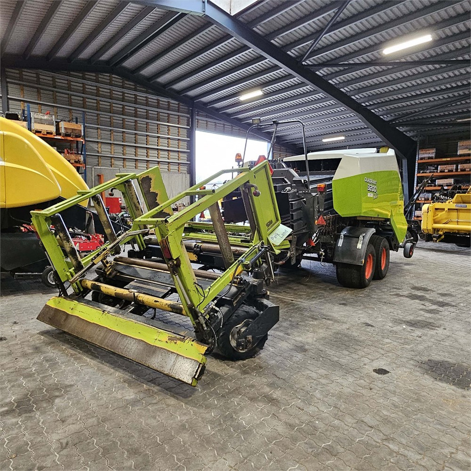 Claas QUADRANT 3200 FC - Hooi-/ Voedermachine: afbeelding 4 Claas QUADRANT 3200 FC - Hooi-/ Voedermachine: afbeelding 4