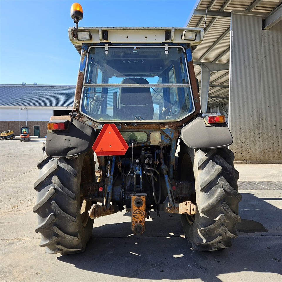 Ford 6810 - Tractor: afbeelding 4 Ford 6810 - Tractor: afbeelding 4