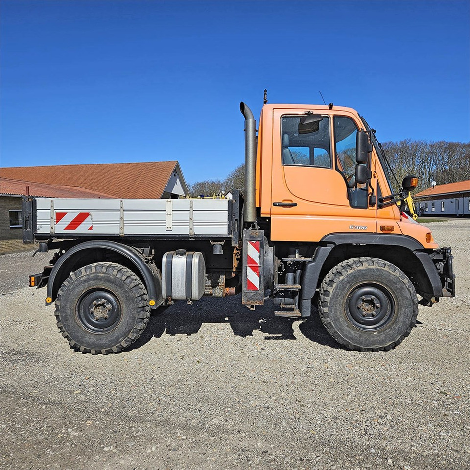 Mercedes U300 - Gemeentelijke machine/ Speciaal: afbeelding 2 Mercedes U300 - Gemeentelijke machine/ Speciaal: afbeelding 2