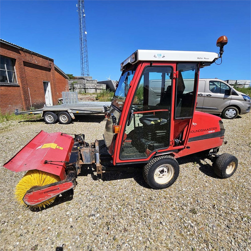Toro Groundsmaster 228 D - Gemeentelijke machine/ Speciaal: afbeelding 1 Toro Groundsmaster 228 D - Gemeentelijke machine/ Speciaal: afbeelding 1