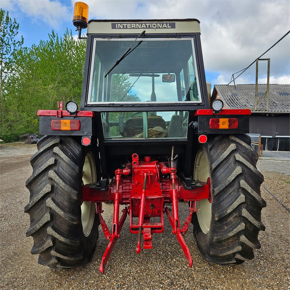 IH 844 S - Tractor: afbeelding 5 IH 844 S - Tractor: afbeelding 5