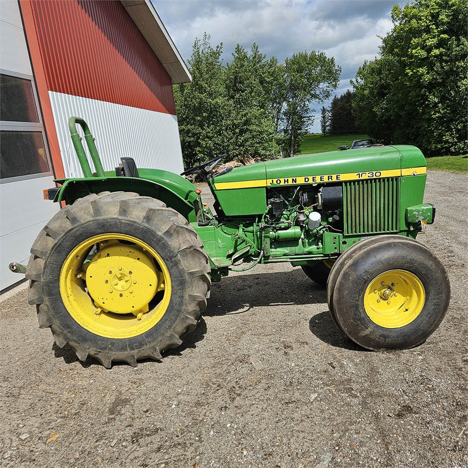 John Deere 1630 OU - Tractor: afbeelding 2 John Deere 1630 OU - Tractor: afbeelding 2