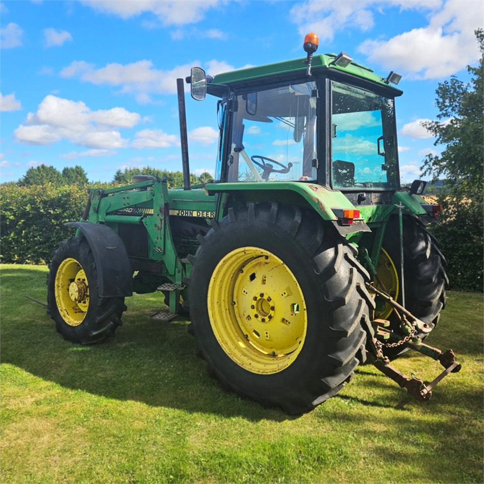 John Deere 3140 - Tractor: afbeelding 2 John Deere 3140 - Tractor: afbeelding 2