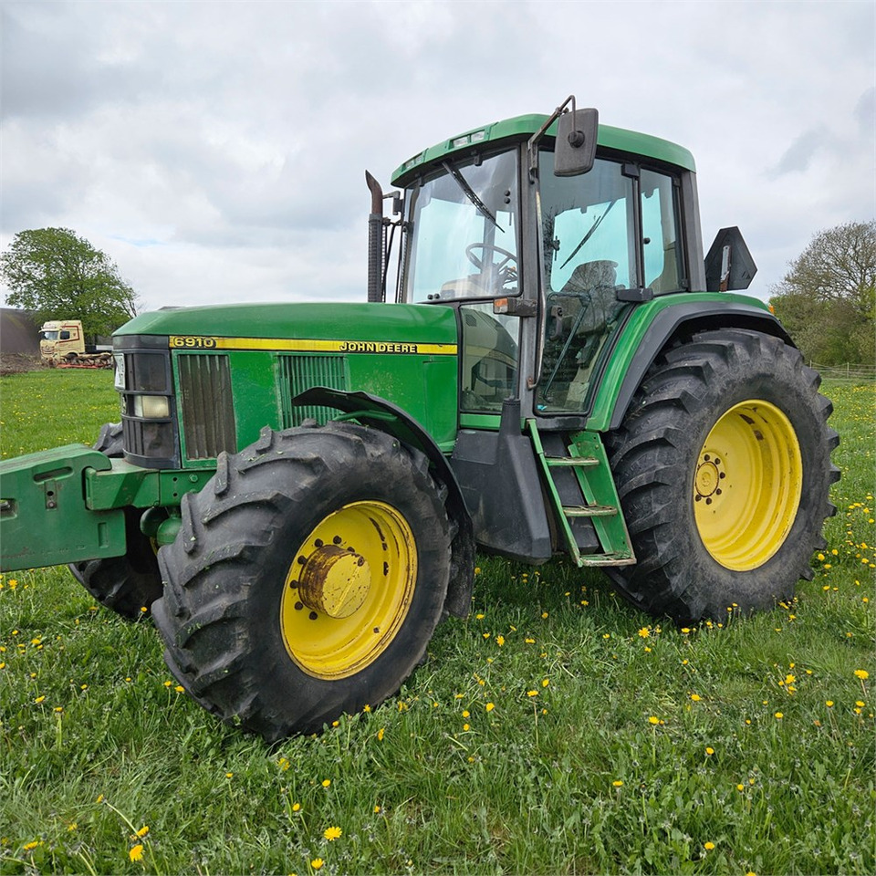 John Deere 6910 - Tractor: afbeelding 1 John Deere 6910 - Tractor: afbeelding 1