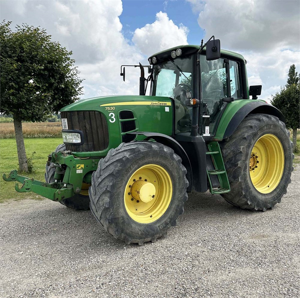 John Deere 7530 - Tractor: afbeelding 1 John Deere 7530 - Tractor: afbeelding 1