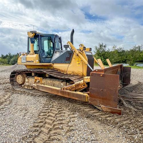 Komatsu D65 PX-15 EO - Bulldozer: afbeelding 1 Komatsu D65 PX-15 EO - Bulldozer: afbeelding 1