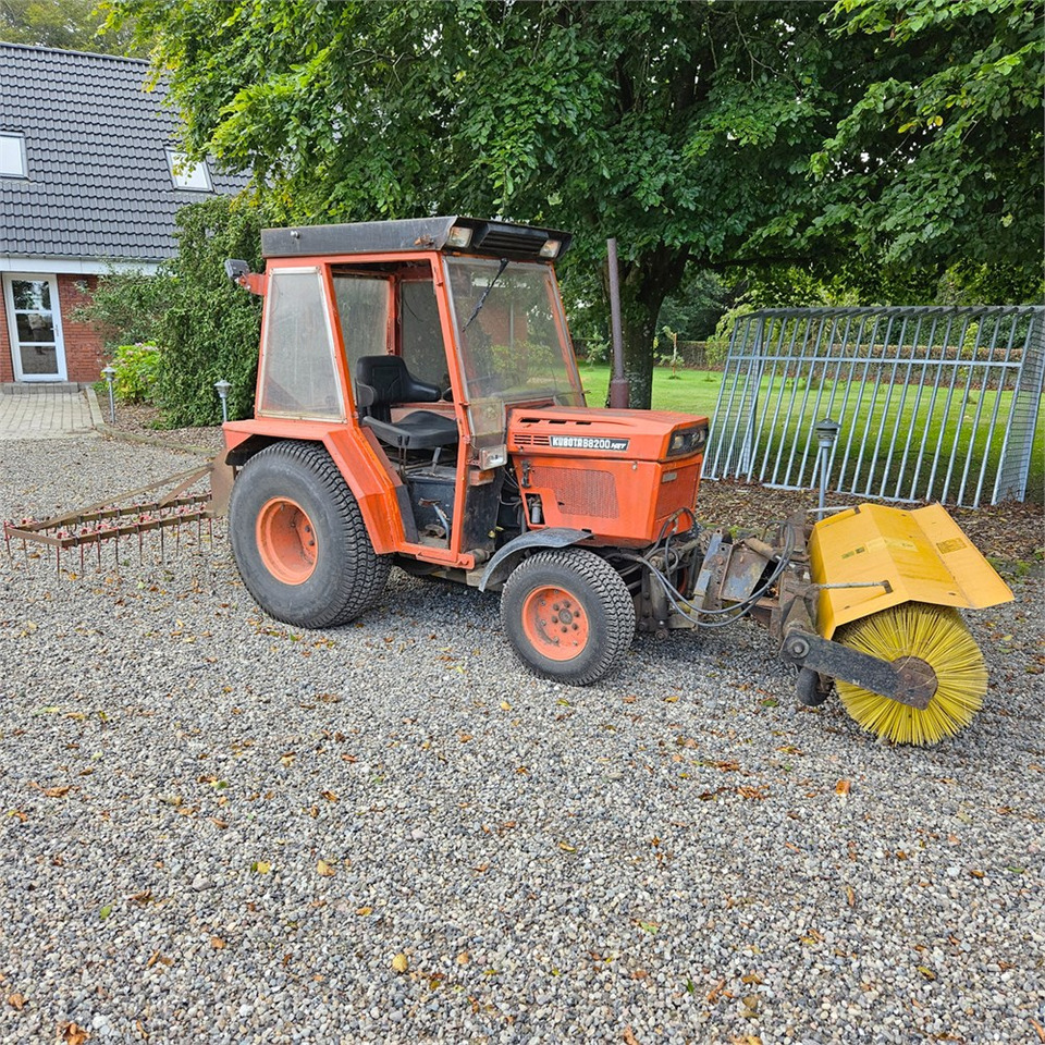 Kubota B8200 - Gemeentelijke tractor: afbeelding 2 Kubota B8200 - Gemeentelijke tractor: afbeelding 2