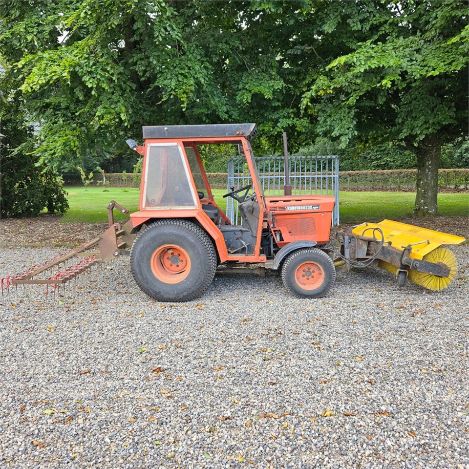 Kubota B8200 - Gemeentelijke tractor: afbeelding 4 Kubota B8200 - Gemeentelijke tractor: afbeelding 4