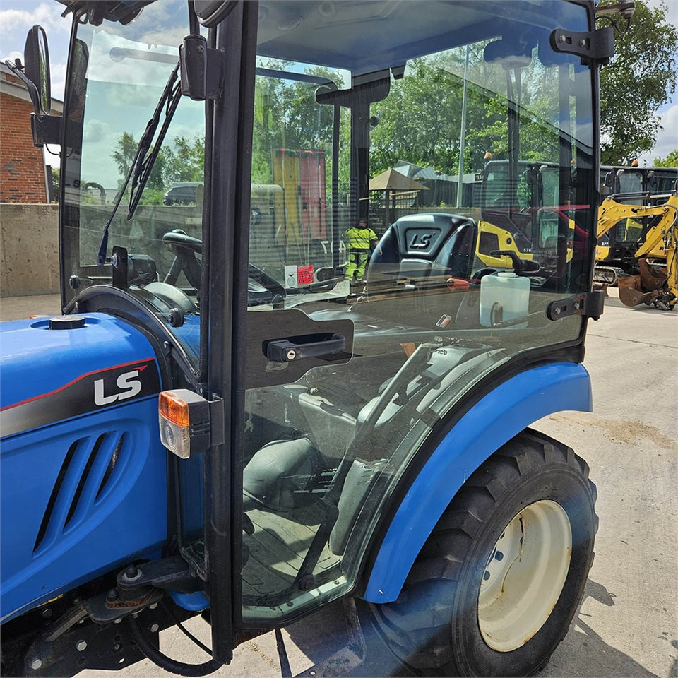 Gemeentelijke tractor LS Mtron Ls J27HST: afbeelding 9