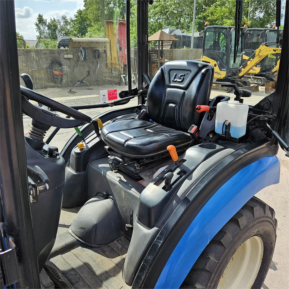 Gemeentelijke tractor LS Mtron Ls J27HST: afbeelding 10