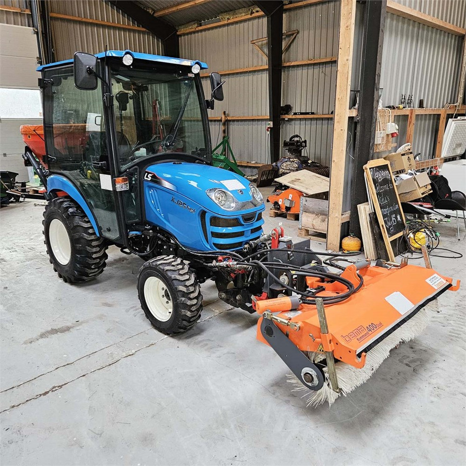 LS Mtron XJ25HST - Gemeentelijke tractor: afbeelding 1 LS Mtron XJ25HST - Gemeentelijke tractor: afbeelding 1