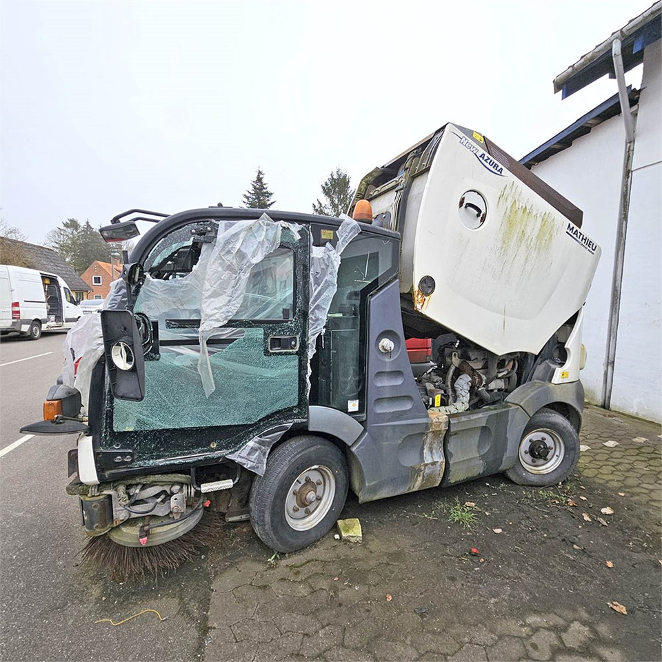 Mathieu Azura - Veegwagen: afbeelding 1 Mathieu Azura - Veegwagen: afbeelding 1