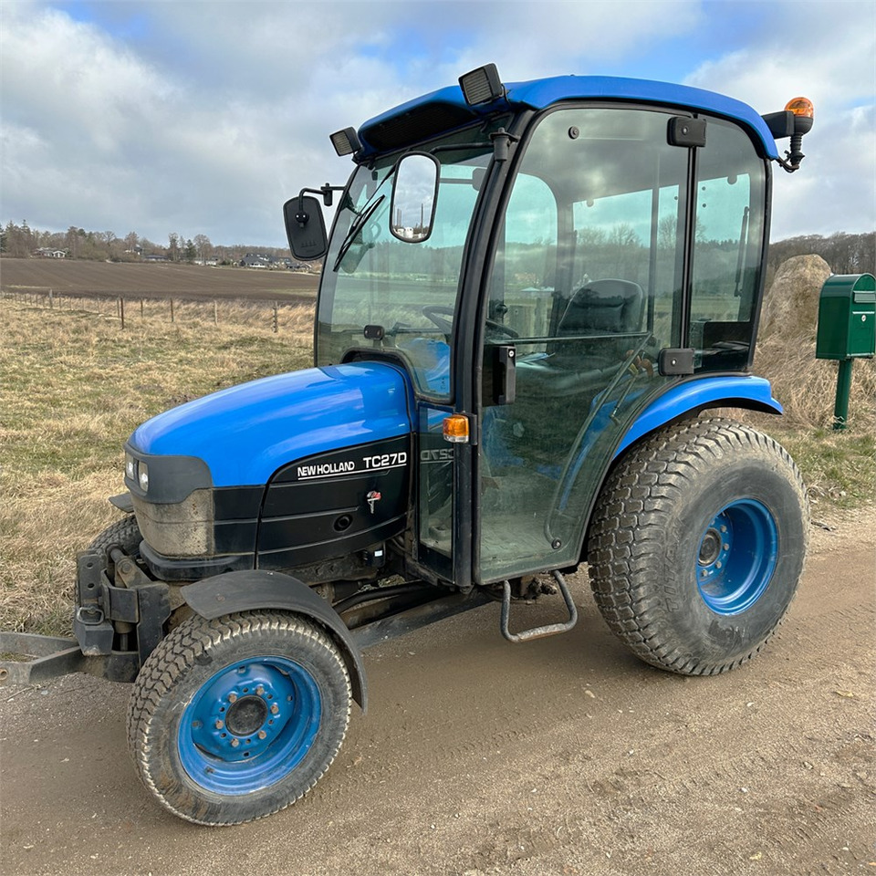 New Holland TC27D - Gemeentelijke tractor: afbeelding 1 New Holland TC27D - Gemeentelijke tractor: afbeelding 1