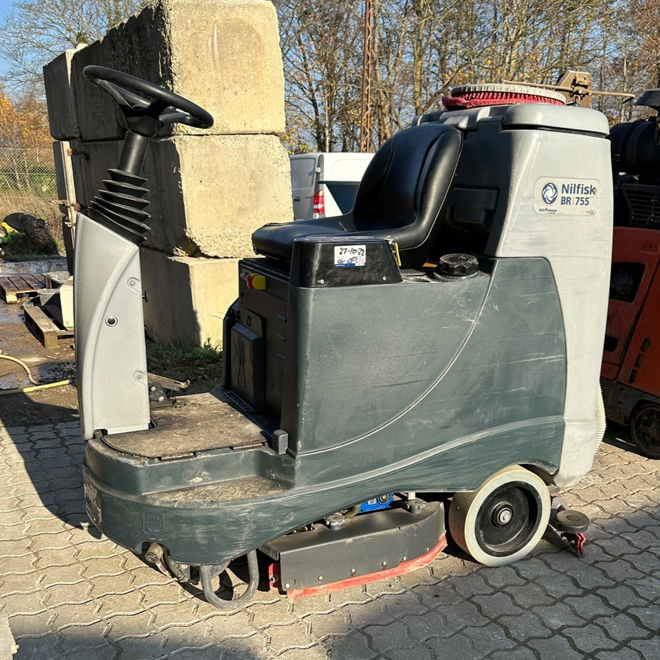 Nilfisk BR 755 - Schrobmachine: afbeelding 1 Nilfisk BR 755 - Schrobmachine: afbeelding 1