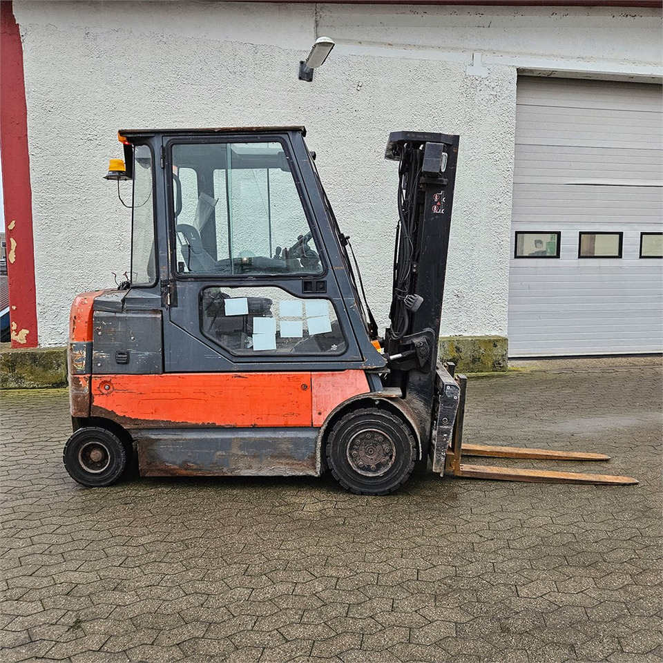 Toyota 7FBMF30 - Heftruck: afbeelding 1 Toyota 7FBMF30 - Heftruck: afbeelding 1