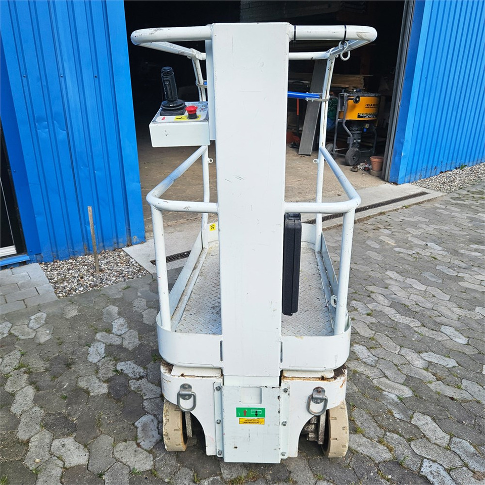 UpRight TM12 - Verticale masthoogwerker: afbeelding 3 UpRight TM12 - Verticale masthoogwerker: afbeelding 3
