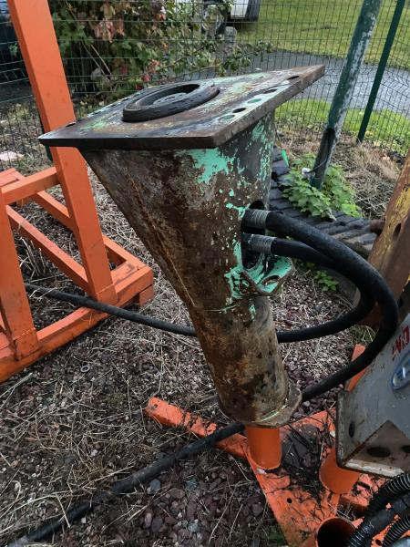 MONTABERT BRISE ROCHE POUR PELLE 5 A 8 TONNES - Hydraulische hamer: afbeelding 1 MONTABERT BRISE ROCHE POUR PELLE 5 A 8 TONNES - Hydraulische hamer: afbeelding 1