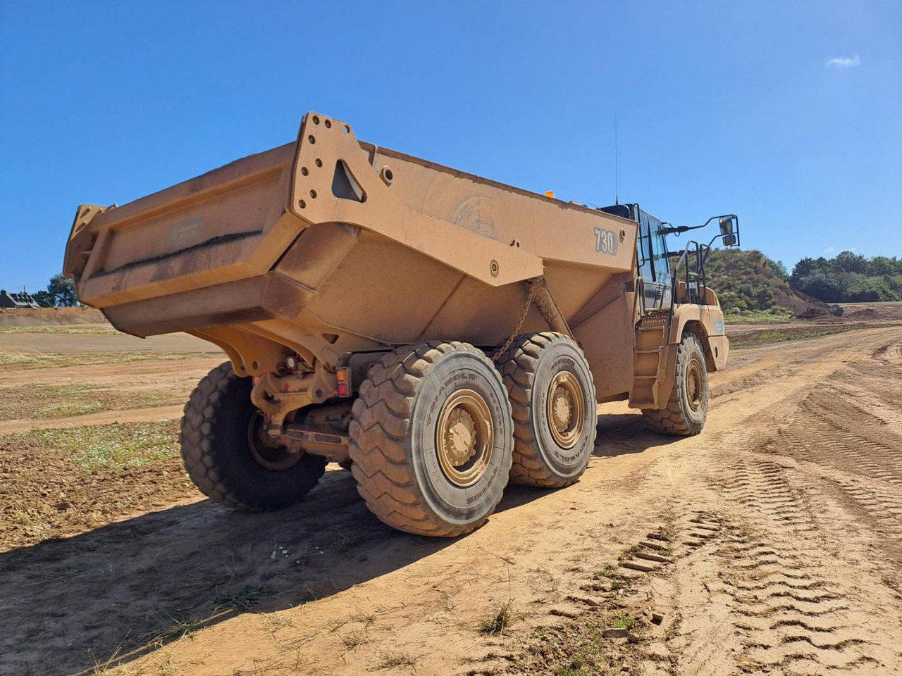 CAT 730 - Kiepwagen met knikbesturing: afbeelding 3 CAT 730 - Kiepwagen met knikbesturing: afbeelding 3