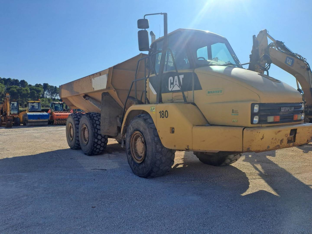 CAT 730 - Kiepwagen met knikbesturing: afbeelding 2 CAT 730 - Kiepwagen met knikbesturing: afbeelding 2