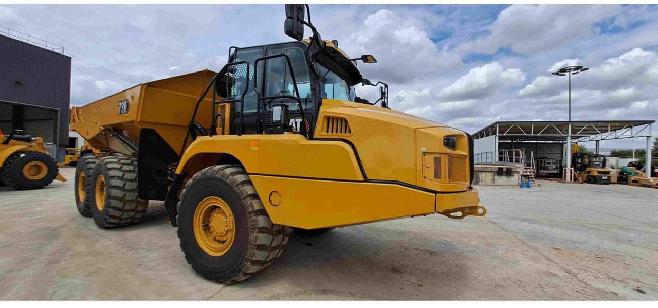CAT 730 - Kiepwagen met knikbesturing: afbeelding 2 CAT 730 - Kiepwagen met knikbesturing: afbeelding 2