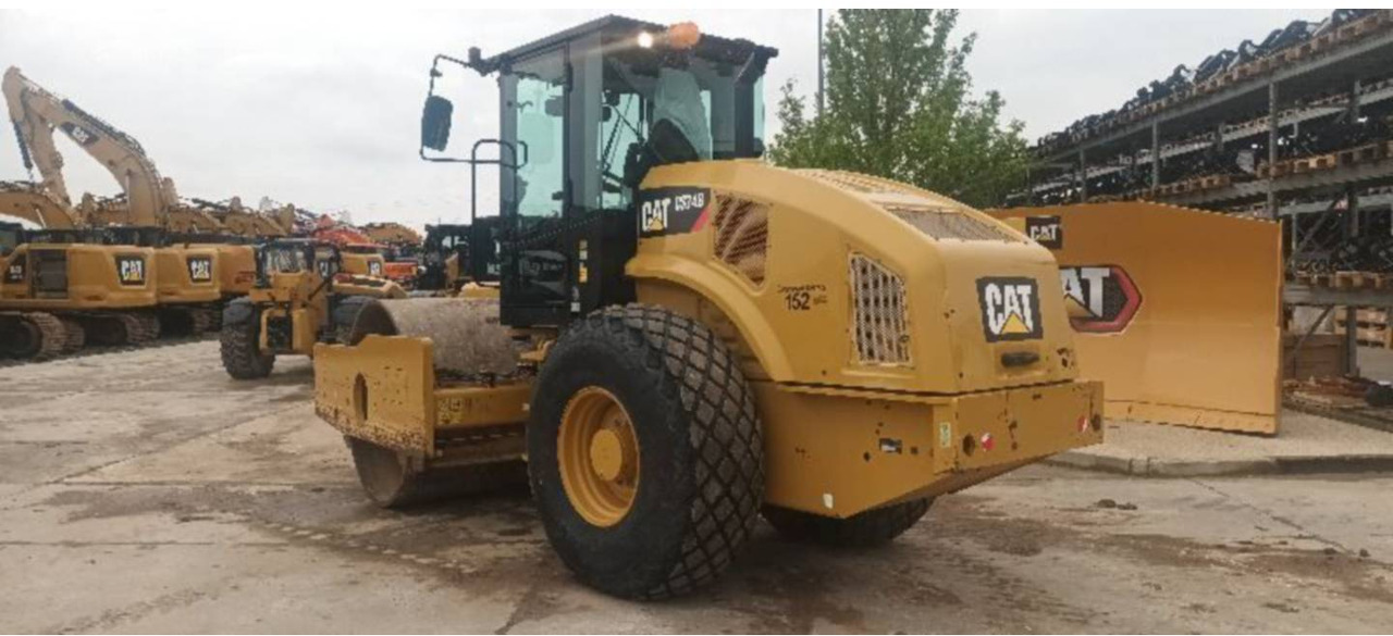 CAT CS74B 4F - Schapenpootwals/ Grondverdichter: afbeelding 2 CAT CS74B 4F - Schapenpootwals/ Grondverdichter: afbeelding 2
