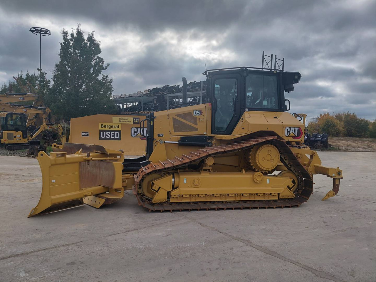 CAT D5 - Bulldozer: afbeelding 1 CAT D5 - Bulldozer: afbeelding 1