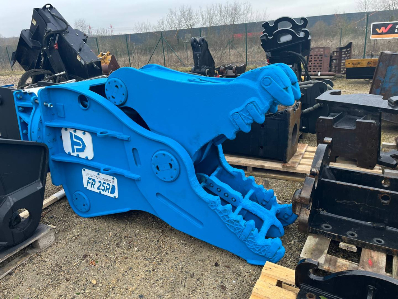 TREVI FR25RD/TREVIBENNE/BROYEUR/ CRUSHER - Sloopschaar voor Bouwmachine: afbeelding 1 TREVI FR25RD/TREVIBENNE/BROYEUR/ CRUSHER - Sloopschaar voor Bouwmachine: afbeelding 1