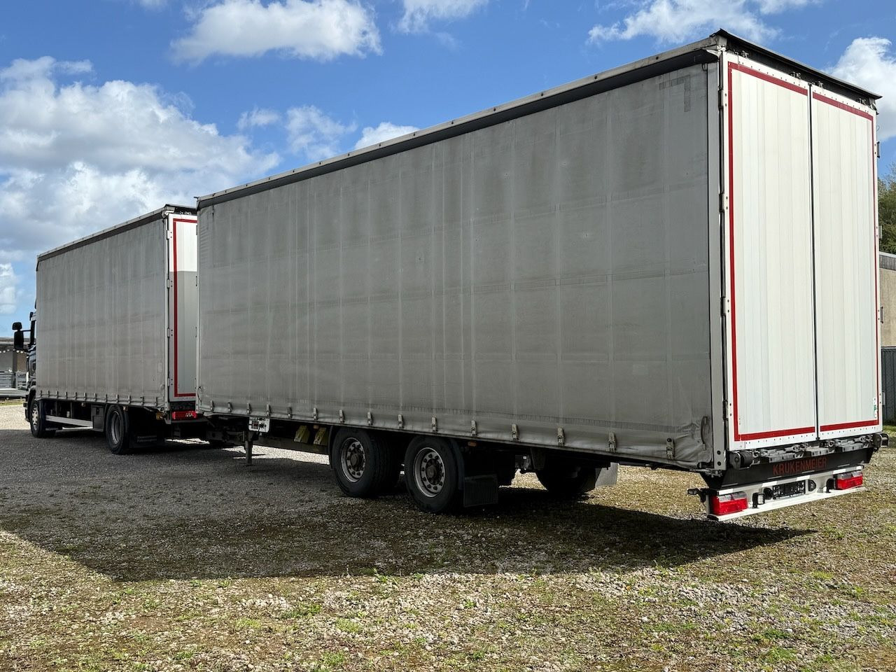 Scania G410 /4x2/Pritsche-Plane mit durchladbarem Anh. - Schuifzeilen vrachtwagen: afbeelding 3 Scania G410 /4x2/Pritsche-Plane mit durchladbarem Anh. - Schuifzeilen vrachtwagen: afbeelding 3
