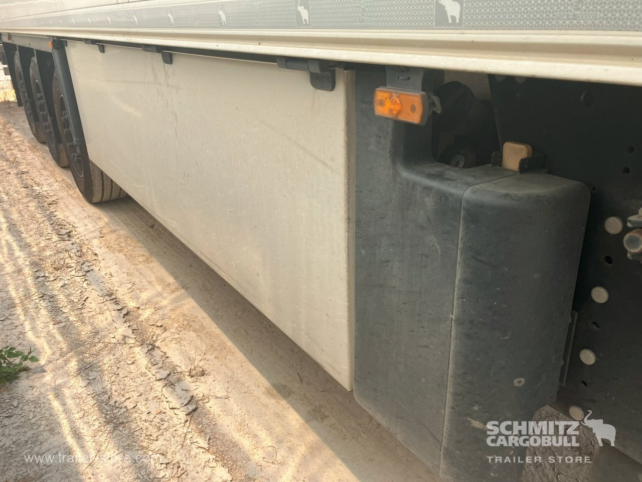 SCHMITZ Semiremolque Frigo Standard Double deck - Isotherm oplegger: afbeelding 2 SCHMITZ Semiremolque Frigo Standard Double deck - Isotherm oplegger: afbeelding 2